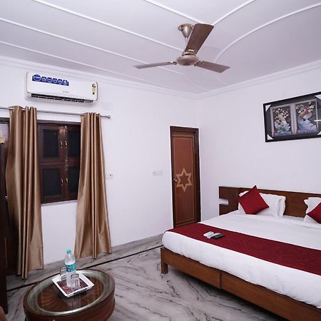Hotel Lecston @Yashobhoomi Dwarka Sector - 25 Metro Station Delhi  Esterno foto