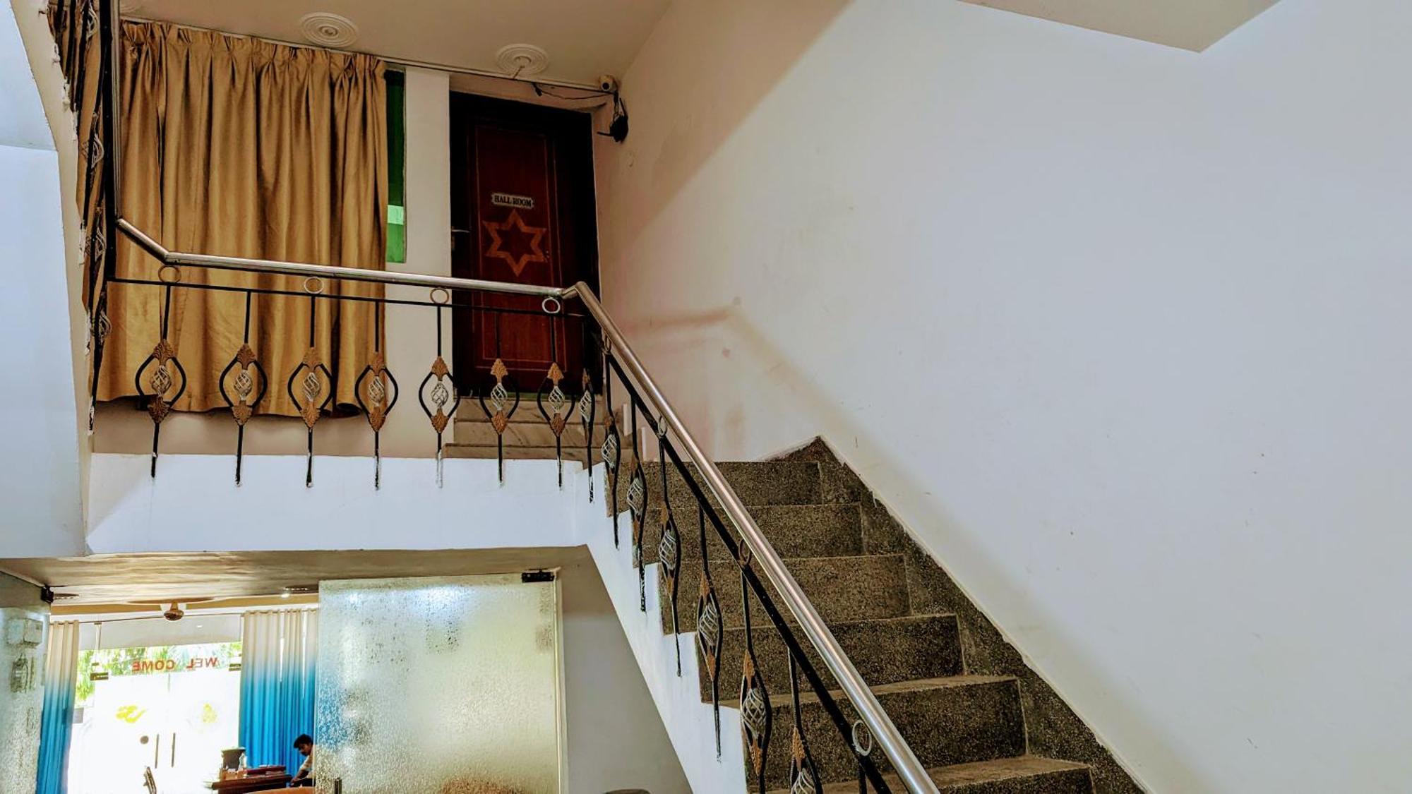 Hotel Lecston @Yashobhoomi Dwarka Sector - 25 Metro Station Delhi  Esterno foto
