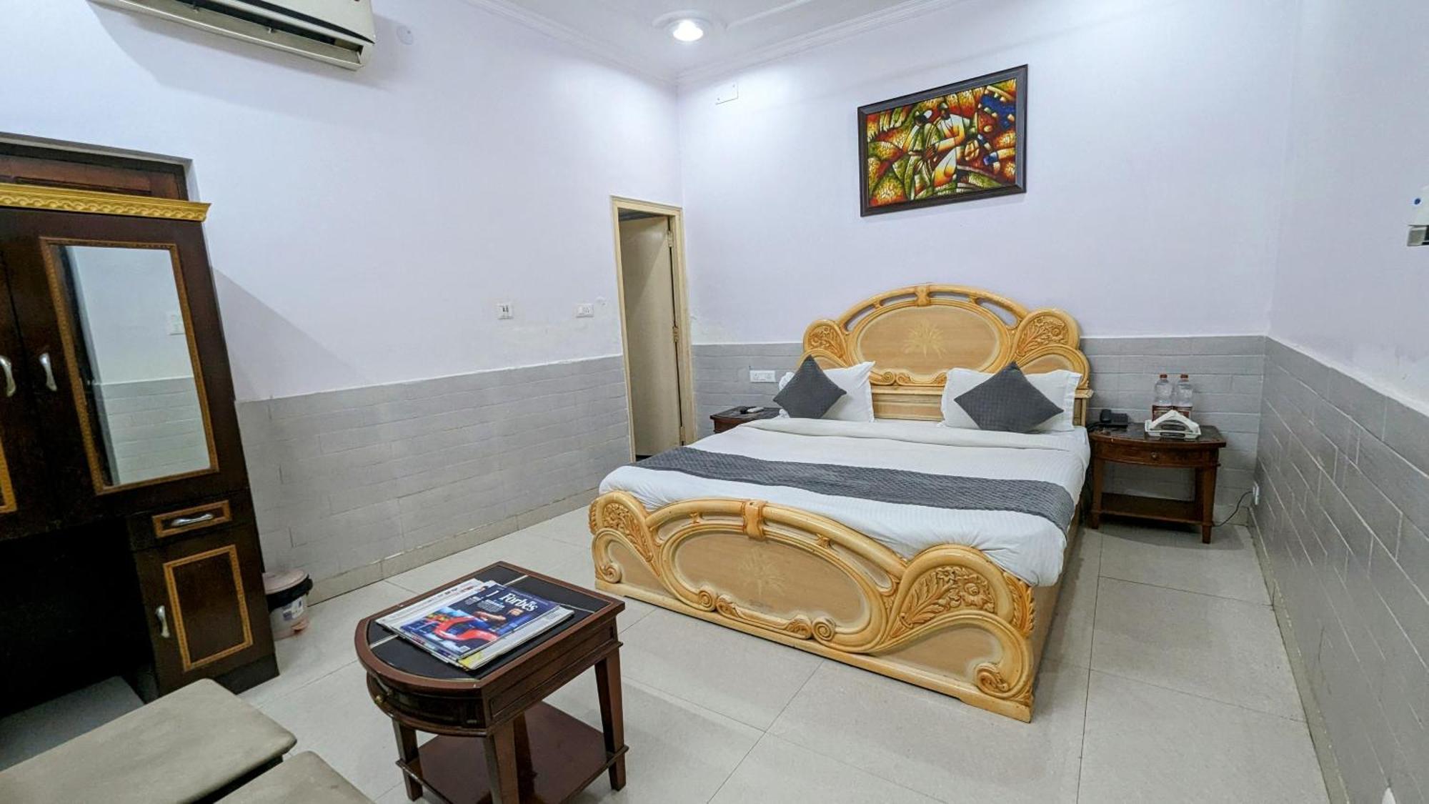 Hotel Lecston @Yashobhoomi Dwarka Sector - 25 Metro Station Delhi  Esterno foto