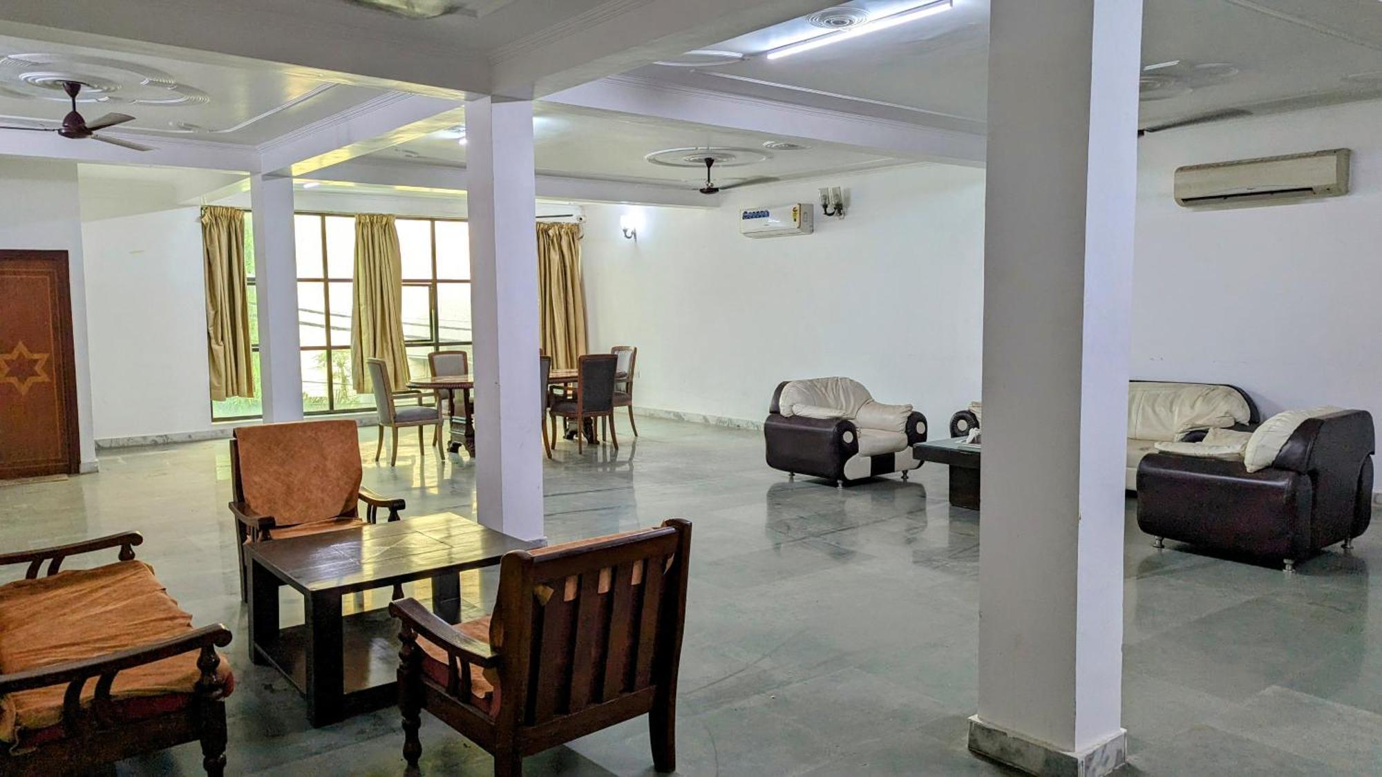 Hotel Lecston @Yashobhoomi Dwarka Sector - 25 Metro Station Delhi  Esterno foto