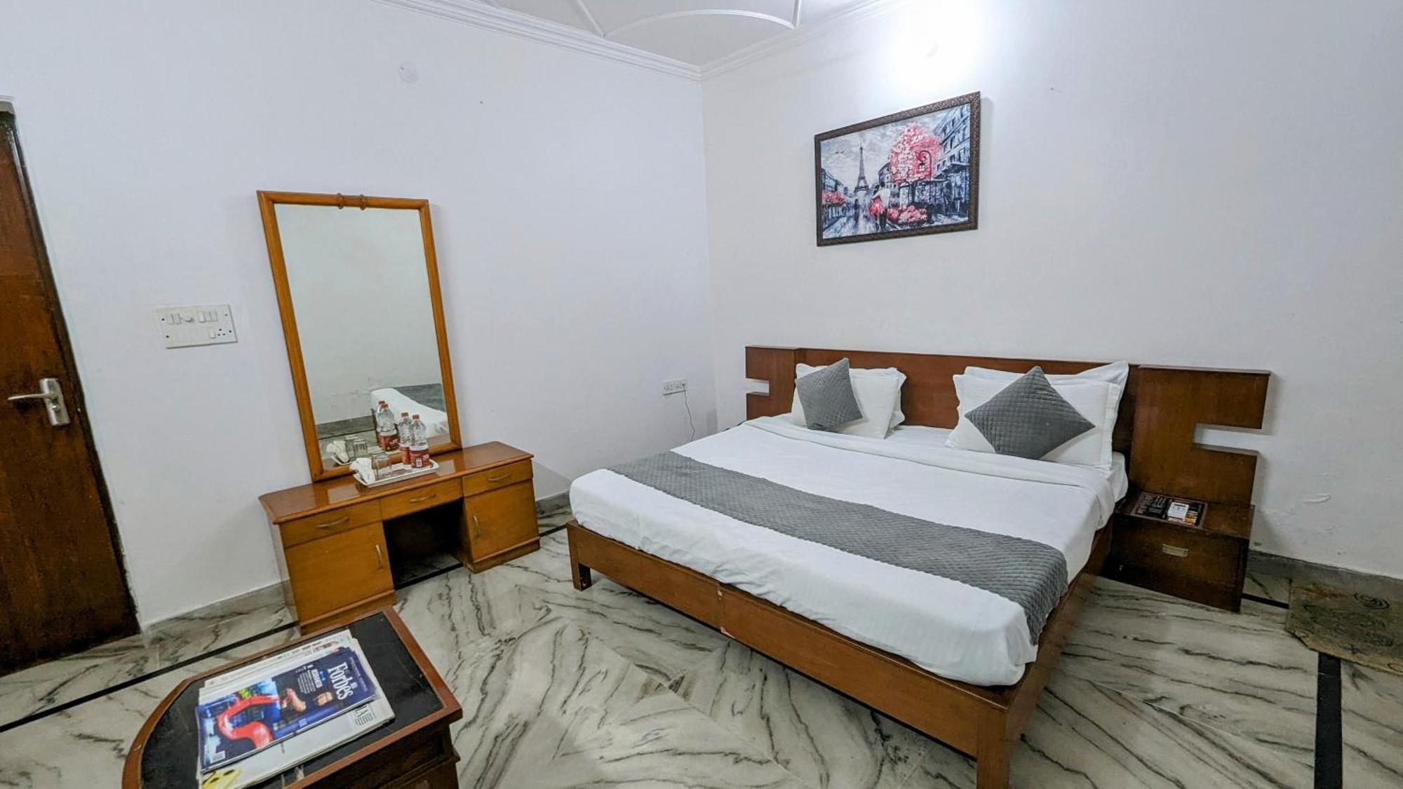 Hotel Lecston @Yashobhoomi Dwarka Sector - 25 Metro Station Delhi  Esterno foto