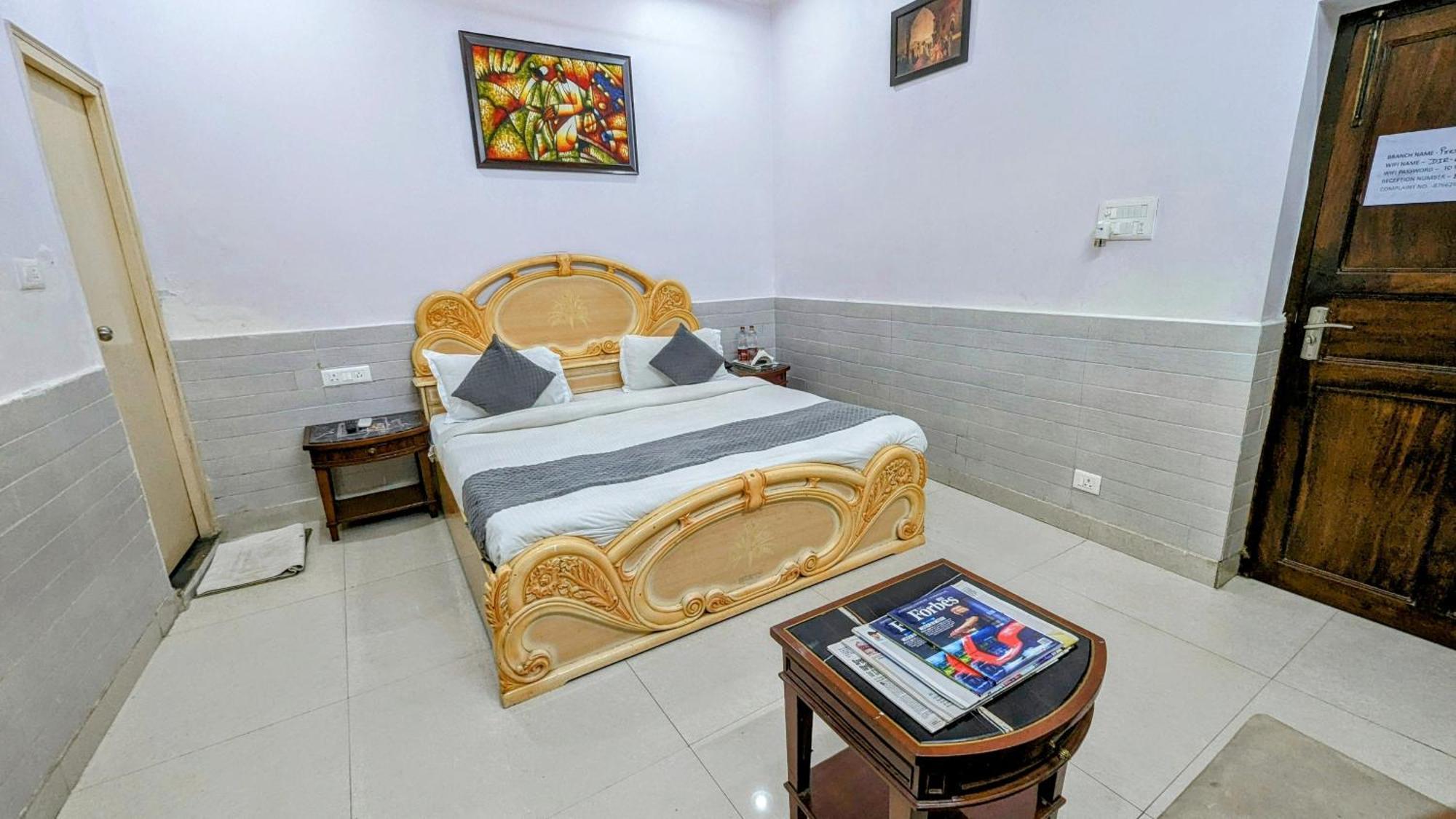 Hotel Lecston @Yashobhoomi Dwarka Sector - 25 Metro Station Delhi  Esterno foto