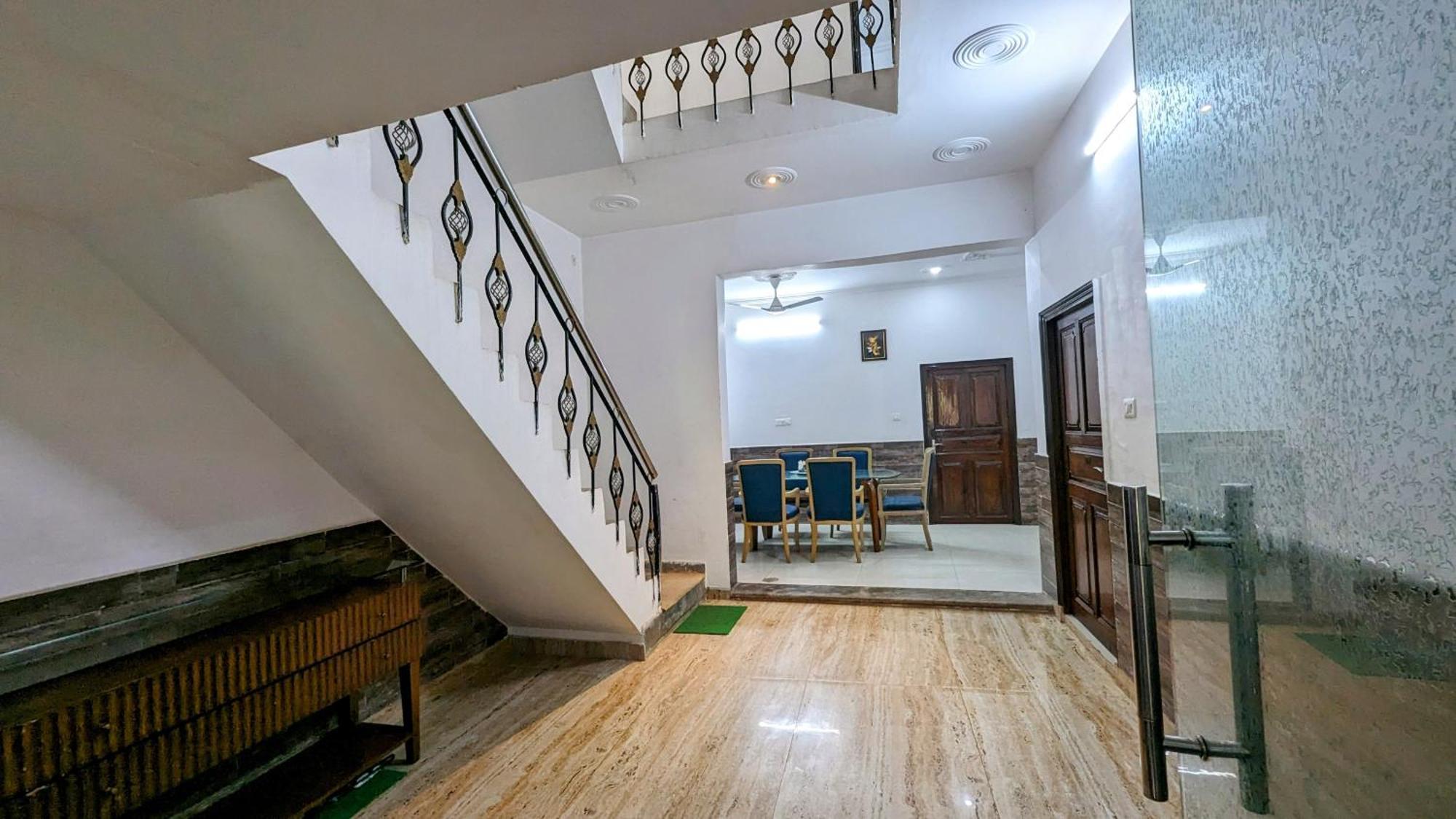 Hotel Lecston @Yashobhoomi Dwarka Sector - 25 Metro Station Delhi  Esterno foto