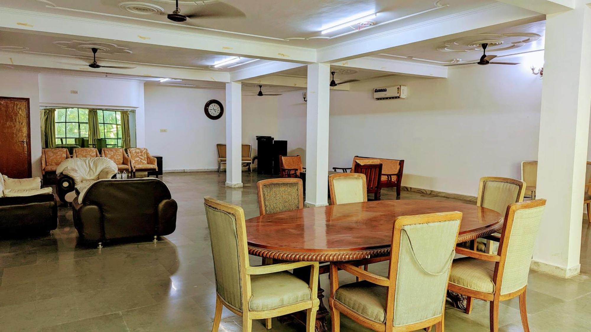 Hotel Lecston @Yashobhoomi Dwarka Sector - 25 Metro Station Delhi  Esterno foto
