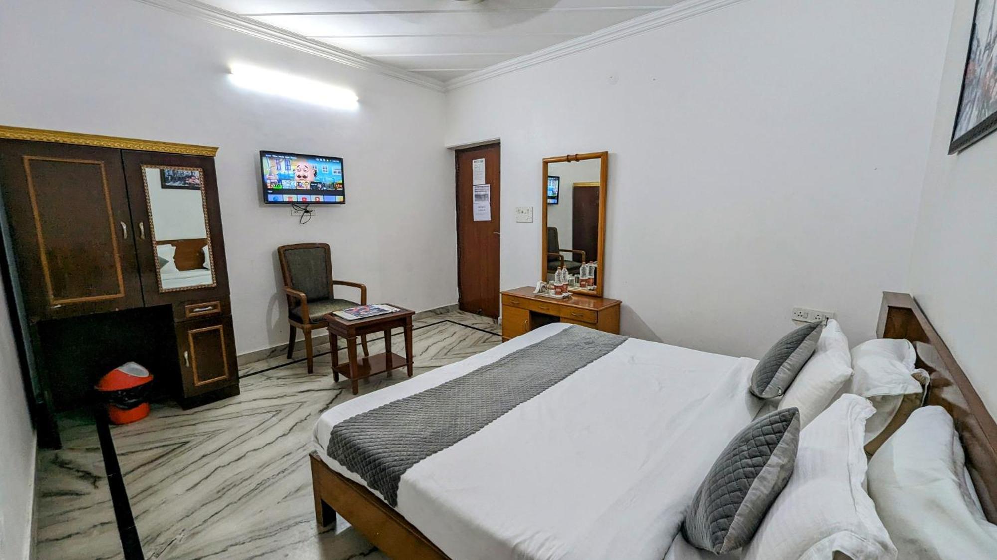 Hotel Lecston @Yashobhoomi Dwarka Sector - 25 Metro Station Delhi  Esterno foto