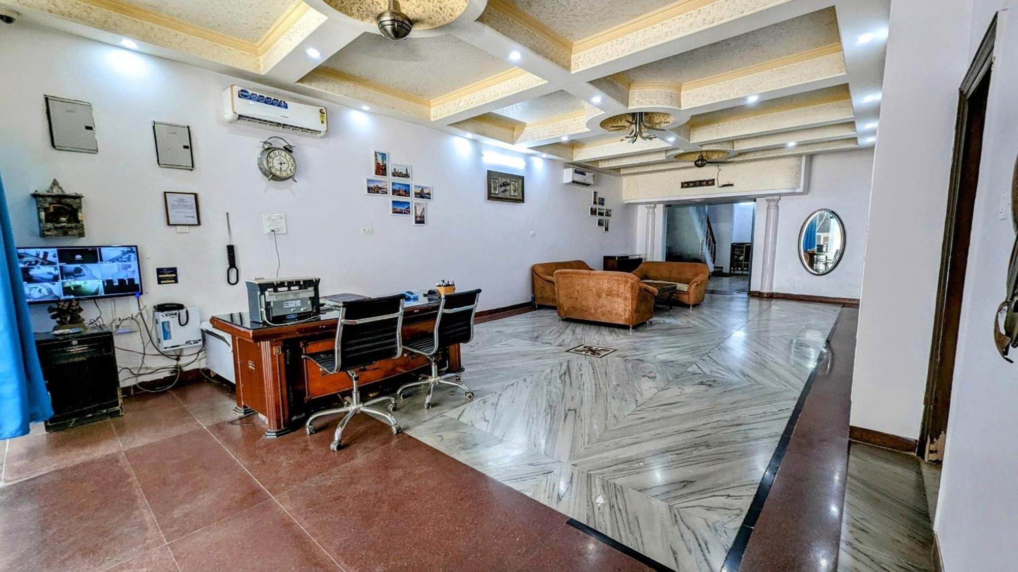 Hotel Lecston @Yashobhoomi Dwarka Sector - 25 Metro Station Delhi  Esterno foto