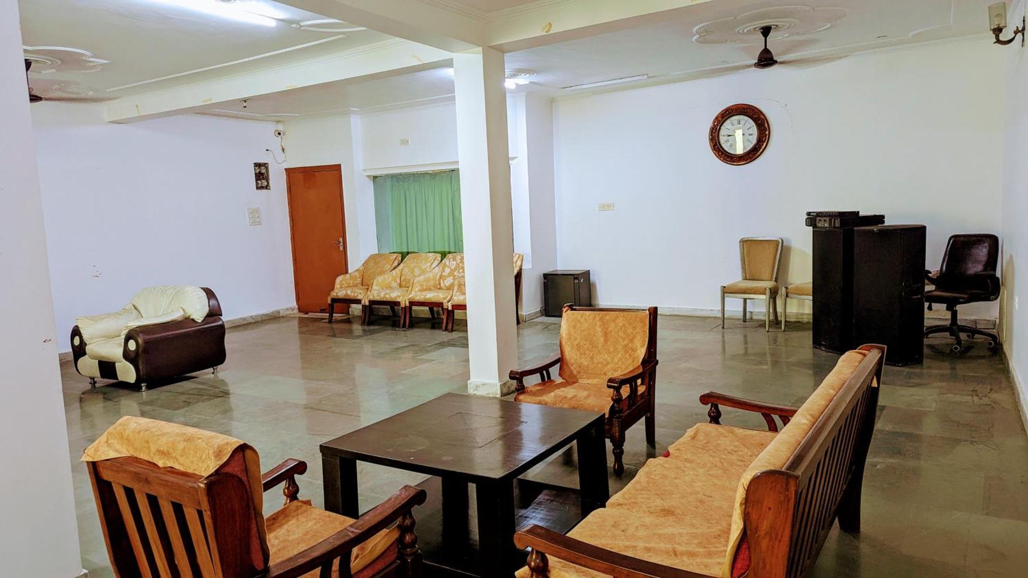 Hotel Lecston @Yashobhoomi Dwarka Sector - 25 Metro Station Delhi  Esterno foto