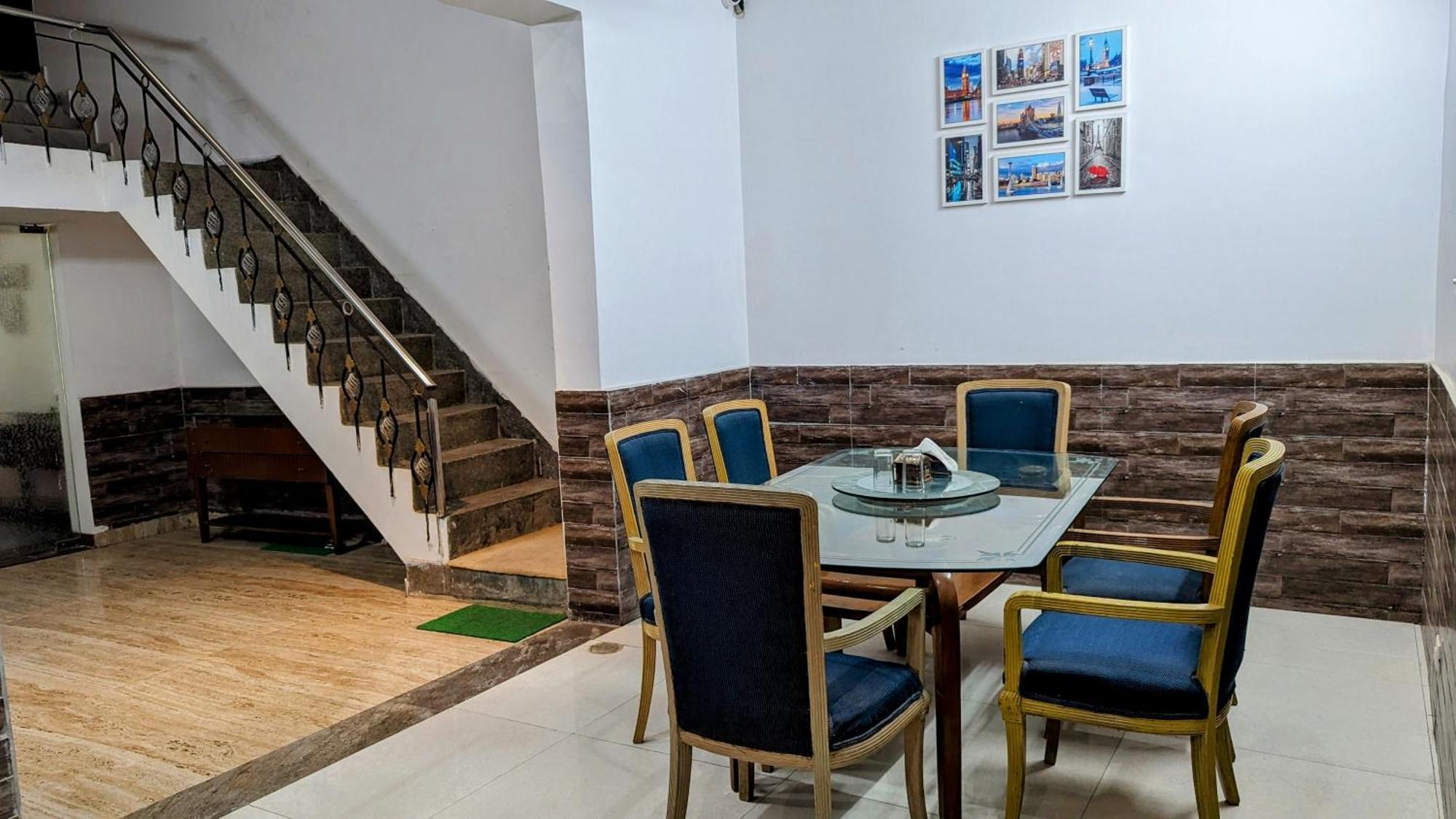 Hotel Lecston @Yashobhoomi Dwarka Sector - 25 Metro Station Delhi  Esterno foto