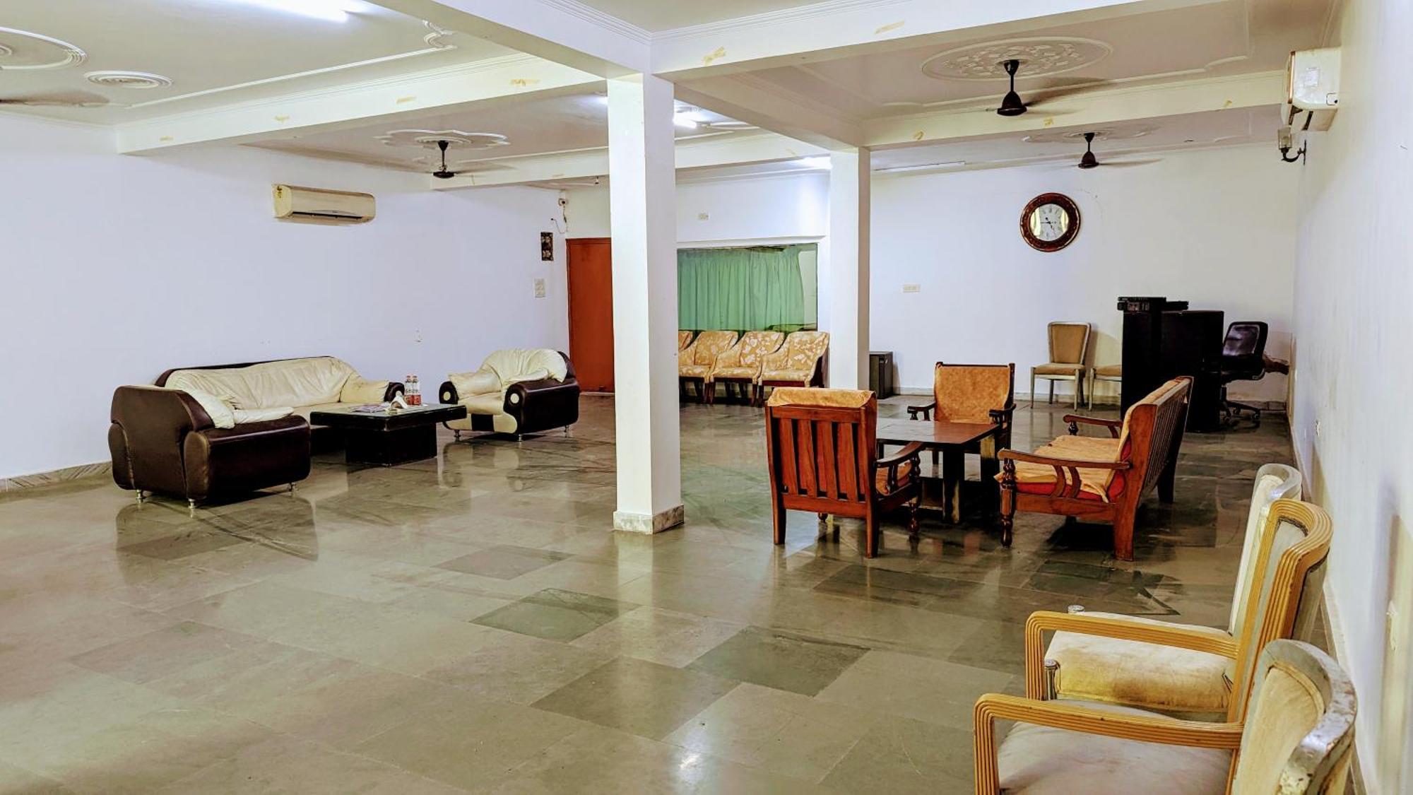 Hotel Lecston @Yashobhoomi Dwarka Sector - 25 Metro Station Delhi  Esterno foto