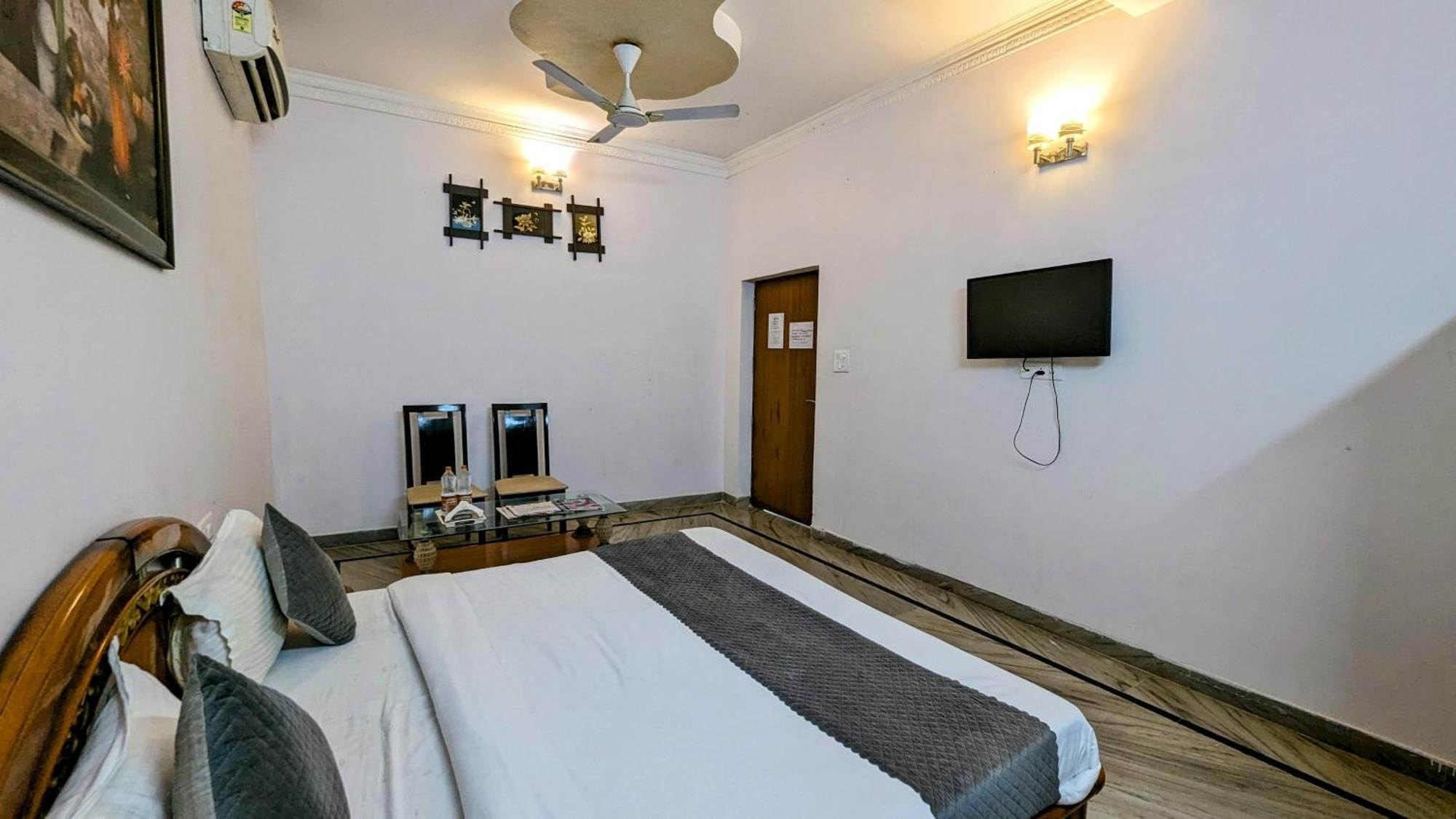 Hotel Lecston @Yashobhoomi Dwarka Sector - 25 Metro Station Delhi  Esterno foto