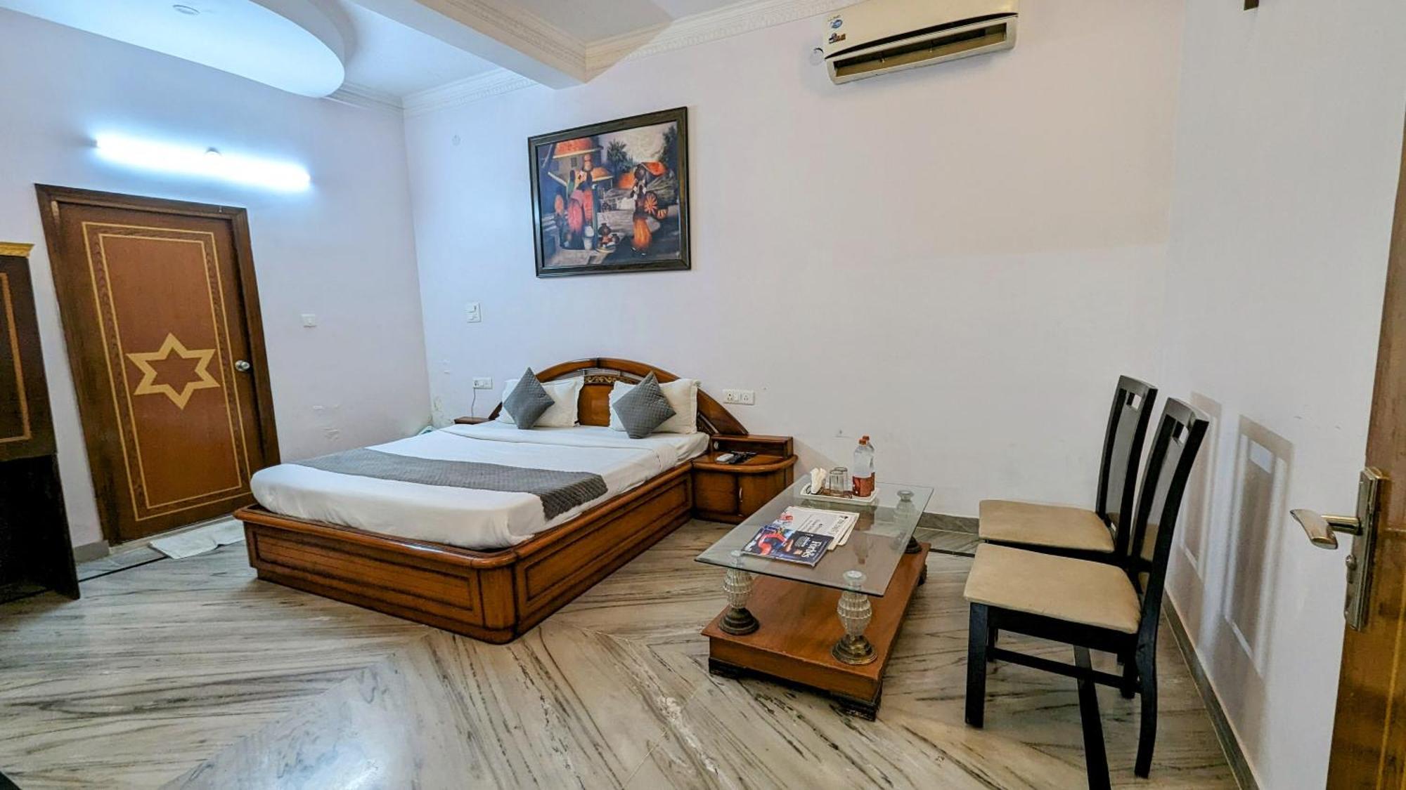 Hotel Lecston @Yashobhoomi Dwarka Sector - 25 Metro Station Delhi  Esterno foto