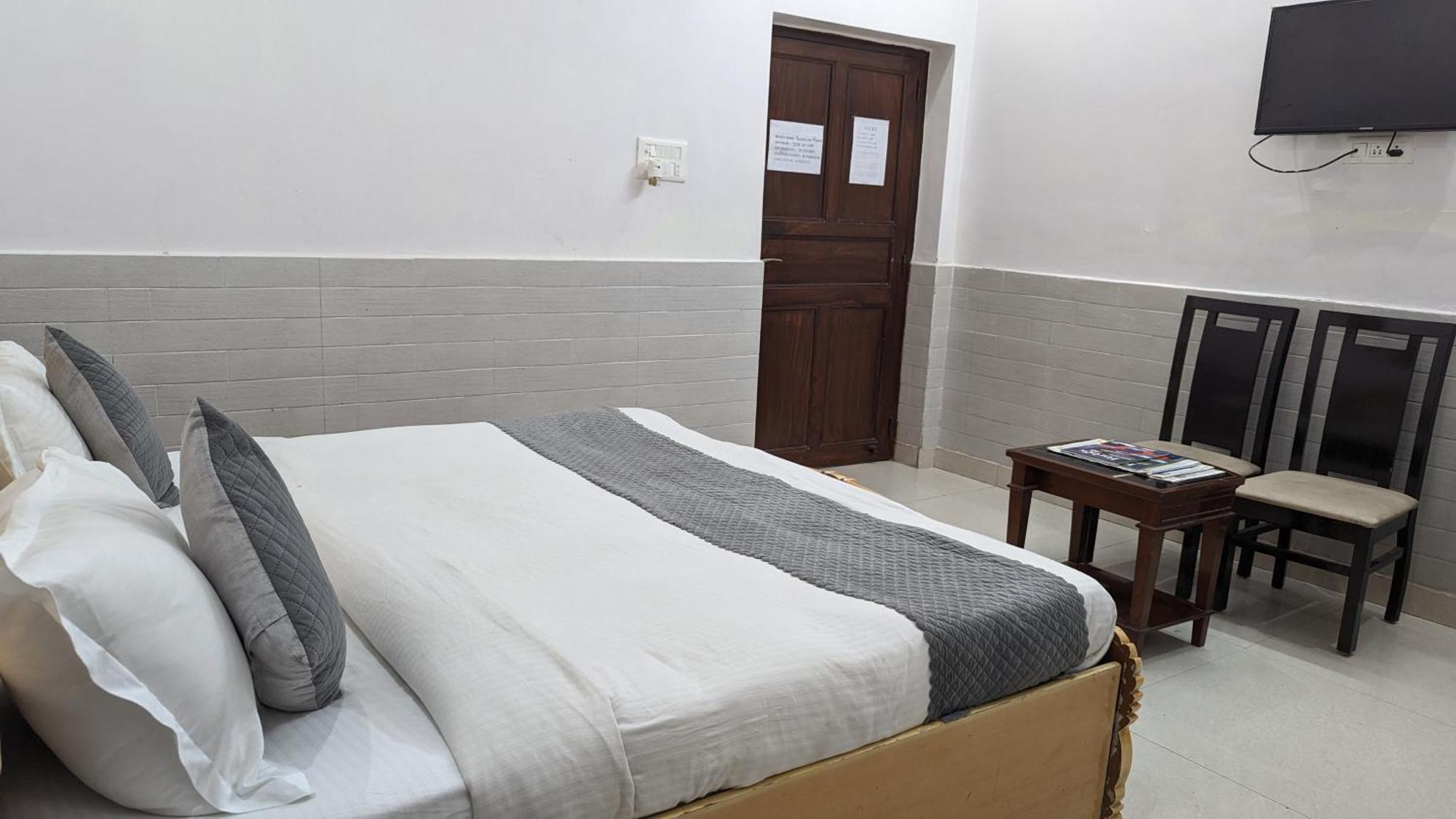 Hotel Lecston @Yashobhoomi Dwarka Sector - 25 Metro Station Delhi  Esterno foto