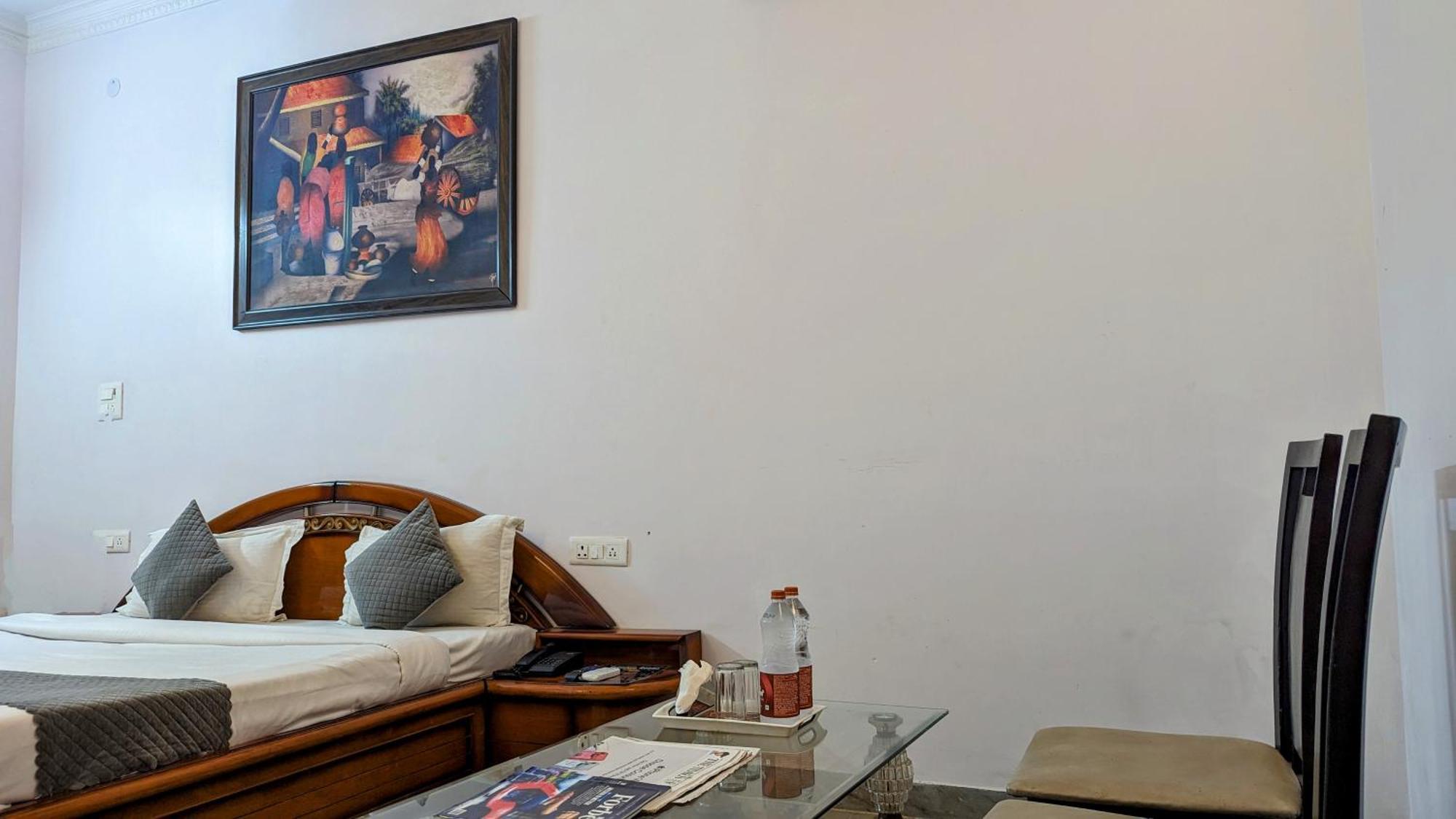 Hotel Lecston @Yashobhoomi Dwarka Sector - 25 Metro Station Delhi  Esterno foto