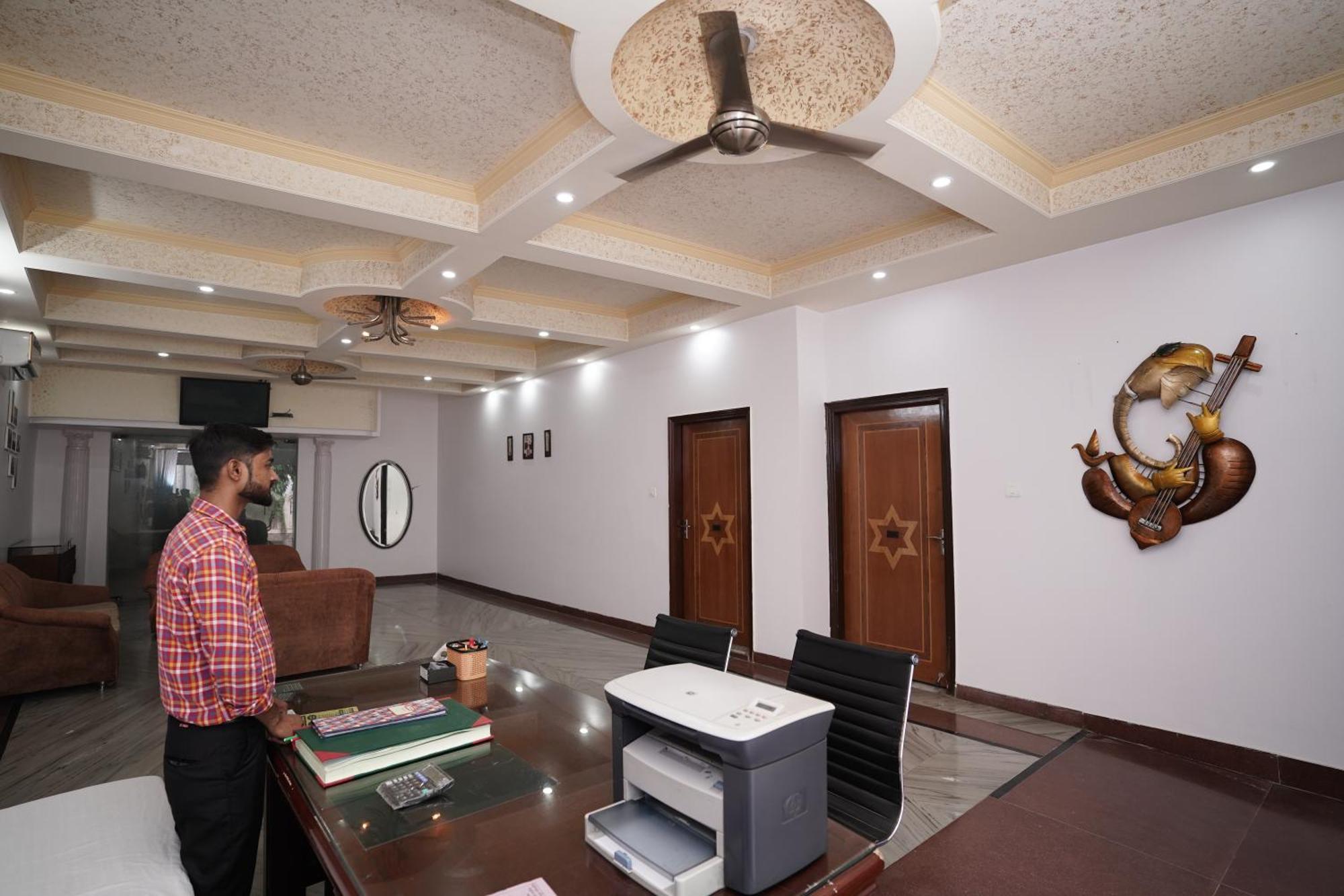 Hotel Lecston @Yashobhoomi Dwarka Sector - 25 Metro Station Delhi  Esterno foto
