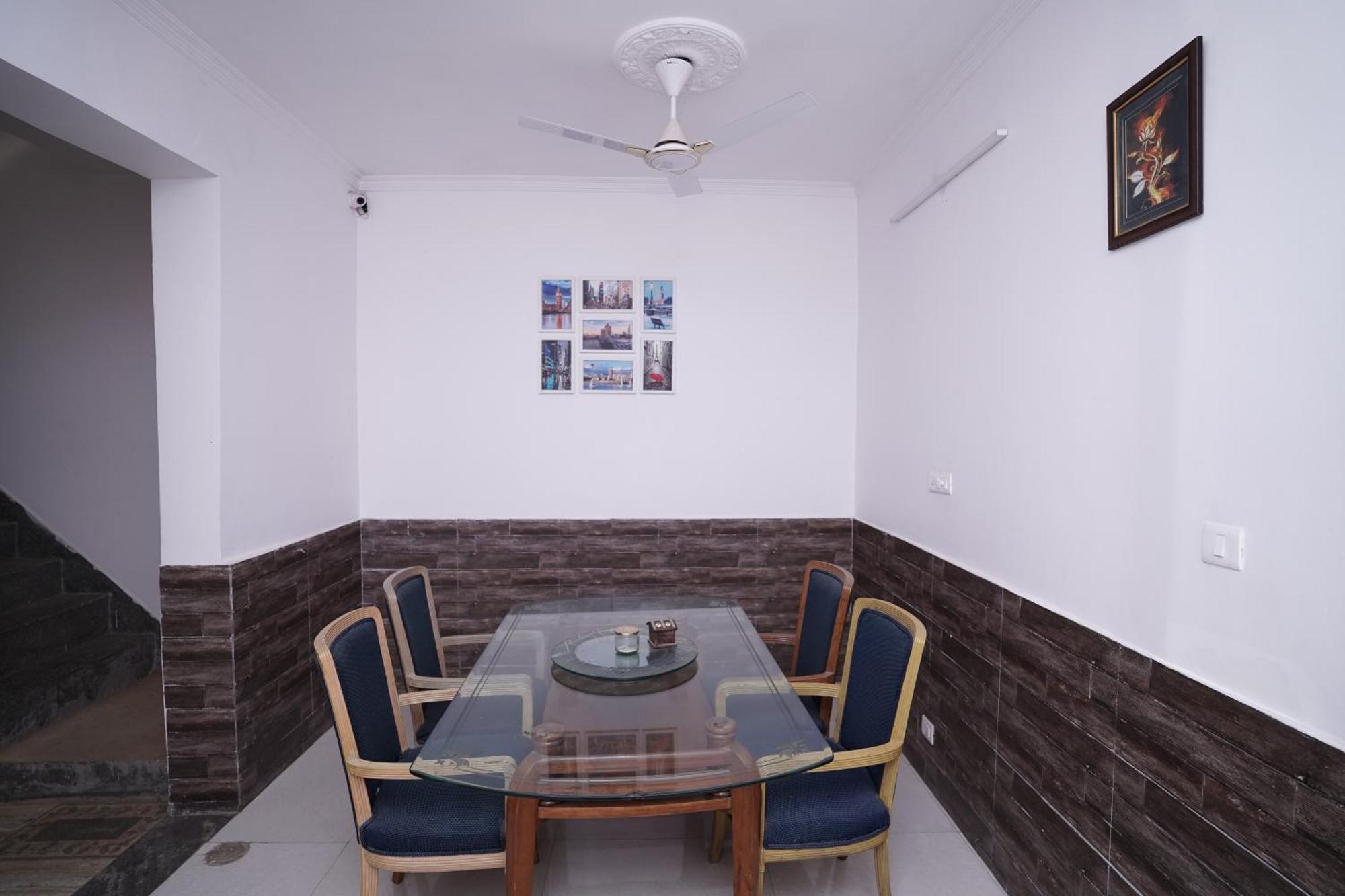 Hotel Lecston @Yashobhoomi Dwarka Sector - 25 Metro Station Delhi  Esterno foto