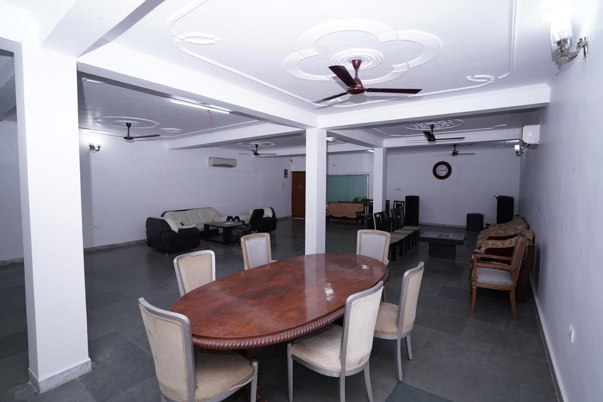 Hotel Lecston @Yashobhoomi Dwarka Sector - 25 Metro Station Delhi  Esterno foto