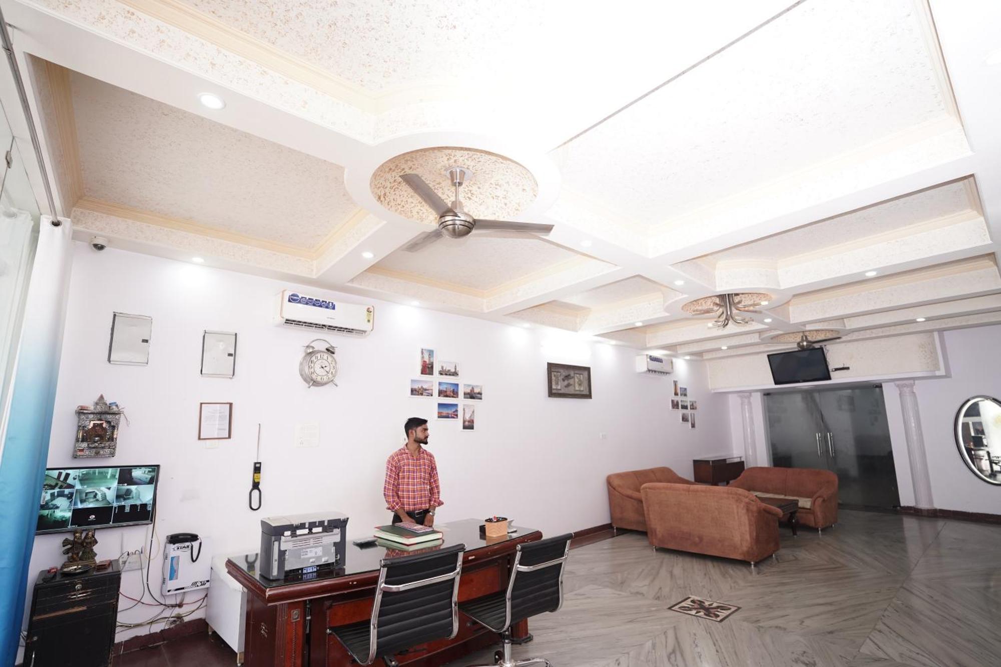 Hotel Lecston @Yashobhoomi Dwarka Sector - 25 Metro Station Delhi  Esterno foto
