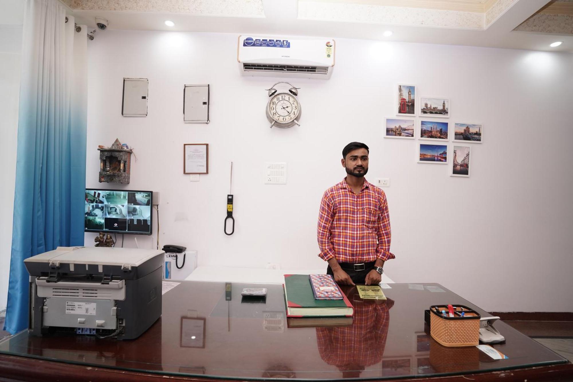 Hotel Lecston @Yashobhoomi Dwarka Sector - 25 Metro Station Delhi  Esterno foto