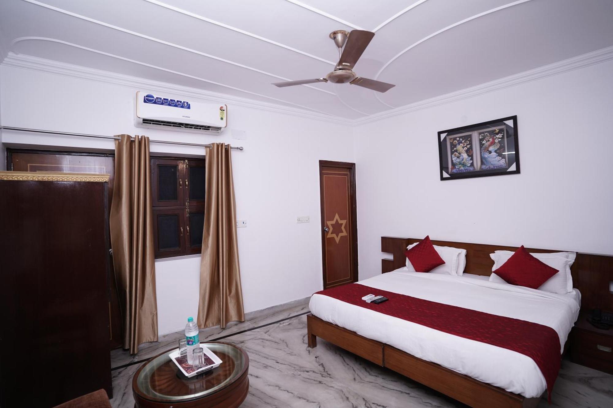 Hotel Lecston @Yashobhoomi Dwarka Sector - 25 Metro Station Delhi  Esterno foto