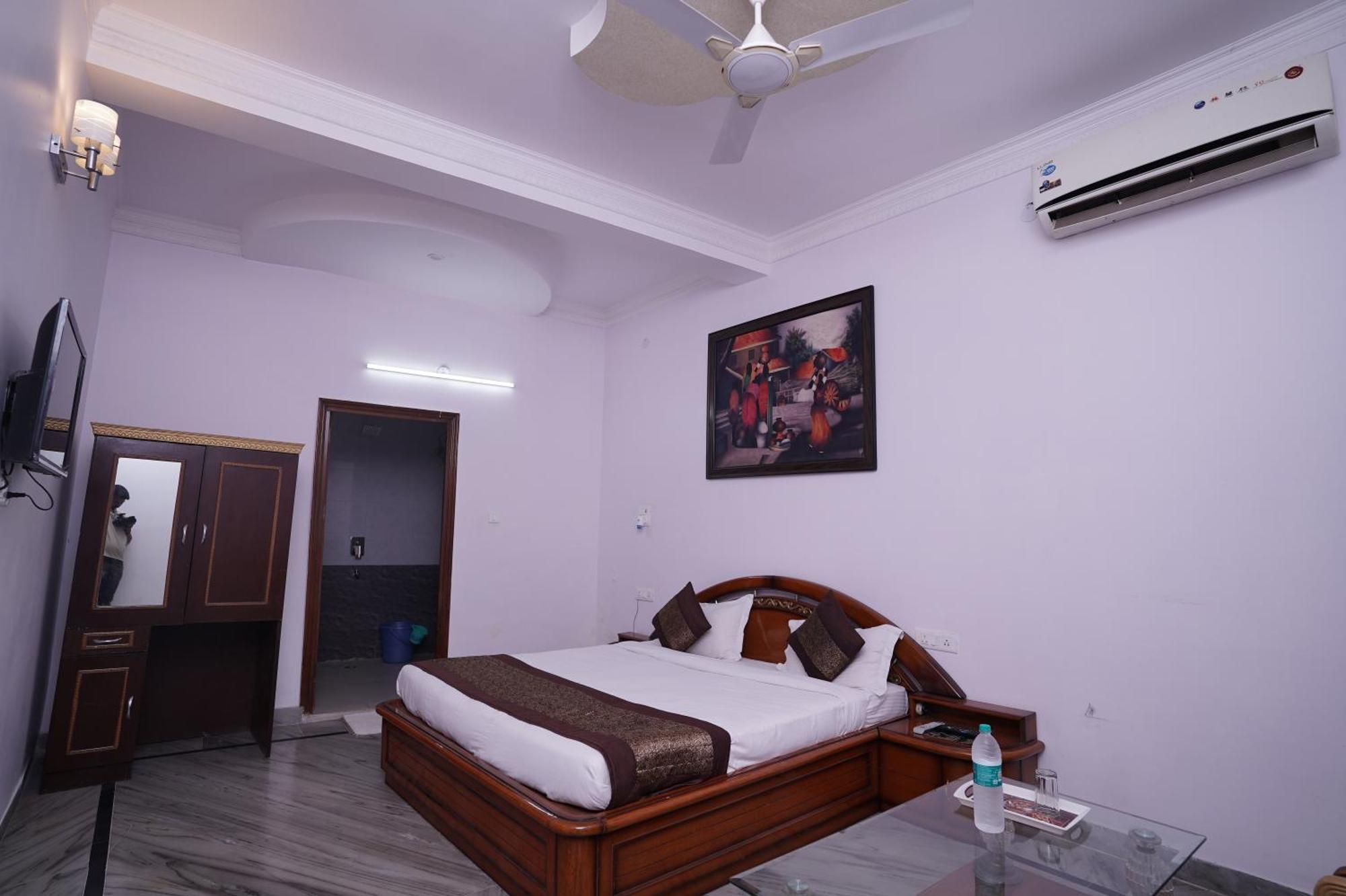 Hotel Lecston @Yashobhoomi Dwarka Sector - 25 Metro Station Delhi  Esterno foto