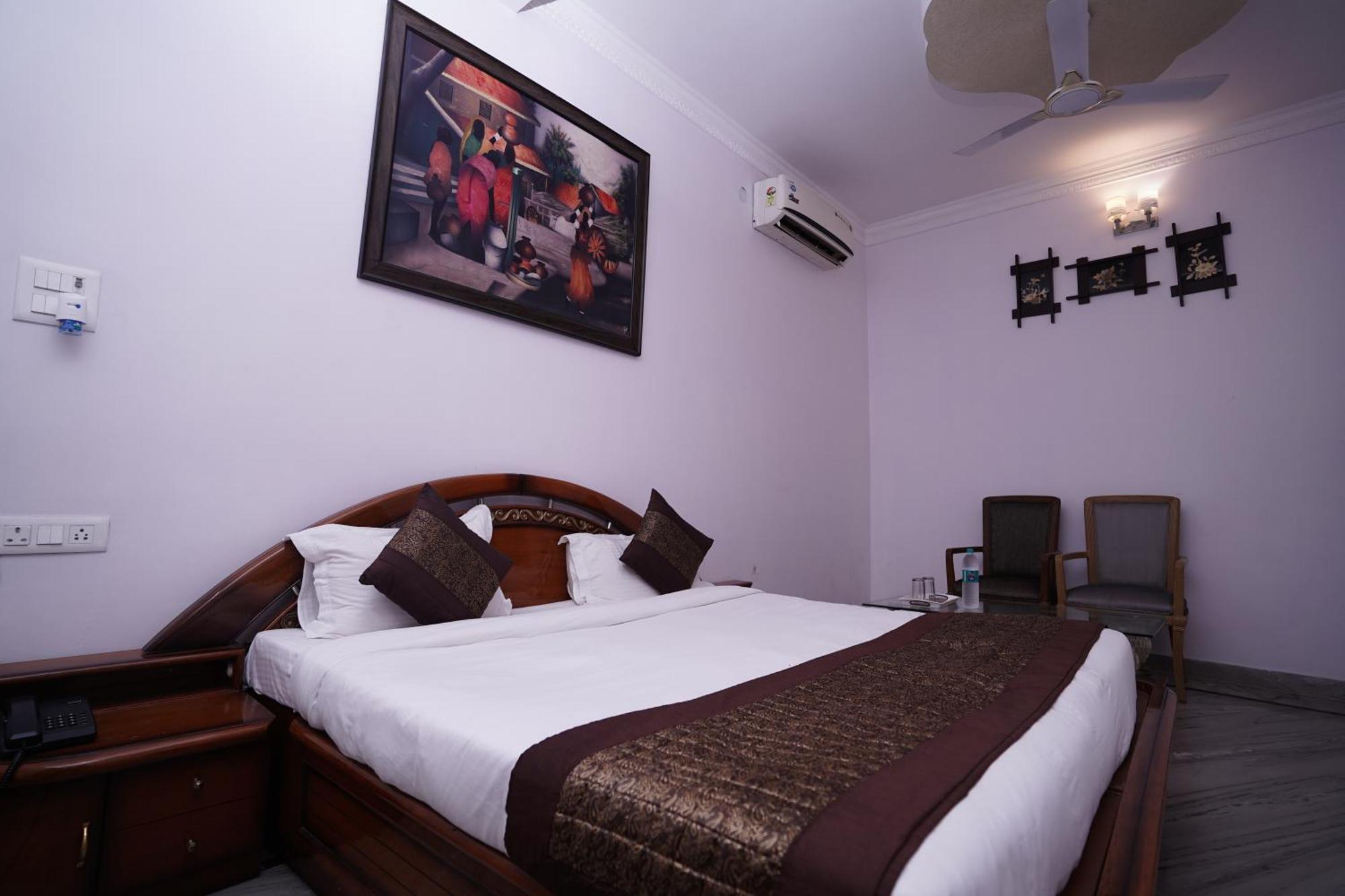 Hotel Lecston @Yashobhoomi Dwarka Sector - 25 Metro Station Delhi  Esterno foto