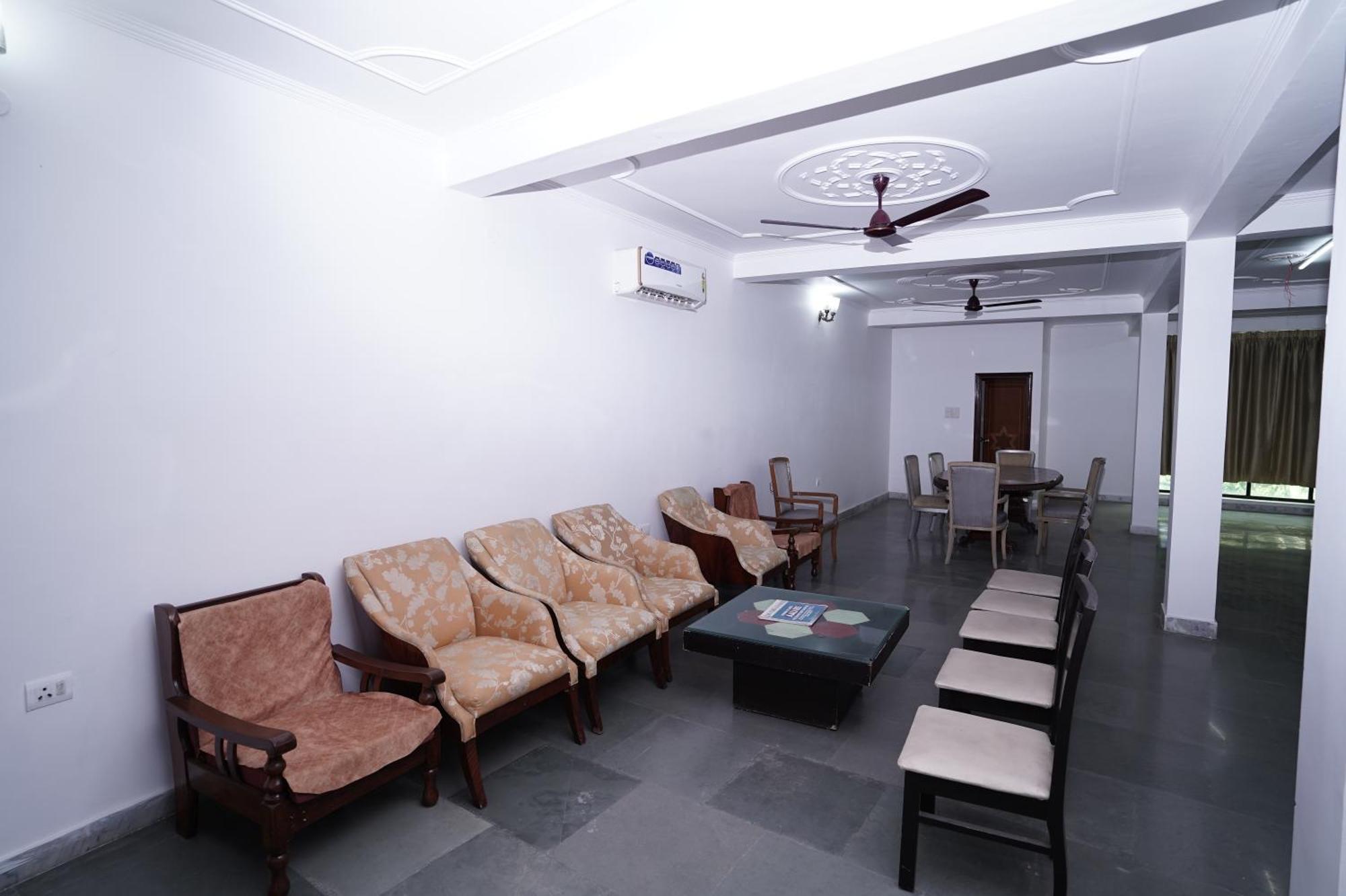 Hotel Lecston @Yashobhoomi Dwarka Sector - 25 Metro Station Delhi  Esterno foto