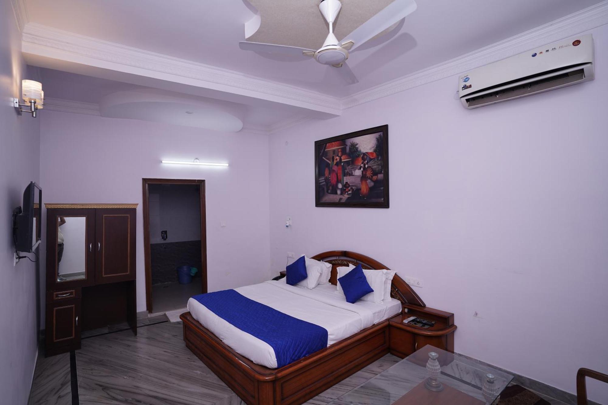 Hotel Lecston @Yashobhoomi Dwarka Sector - 25 Metro Station Delhi  Esterno foto