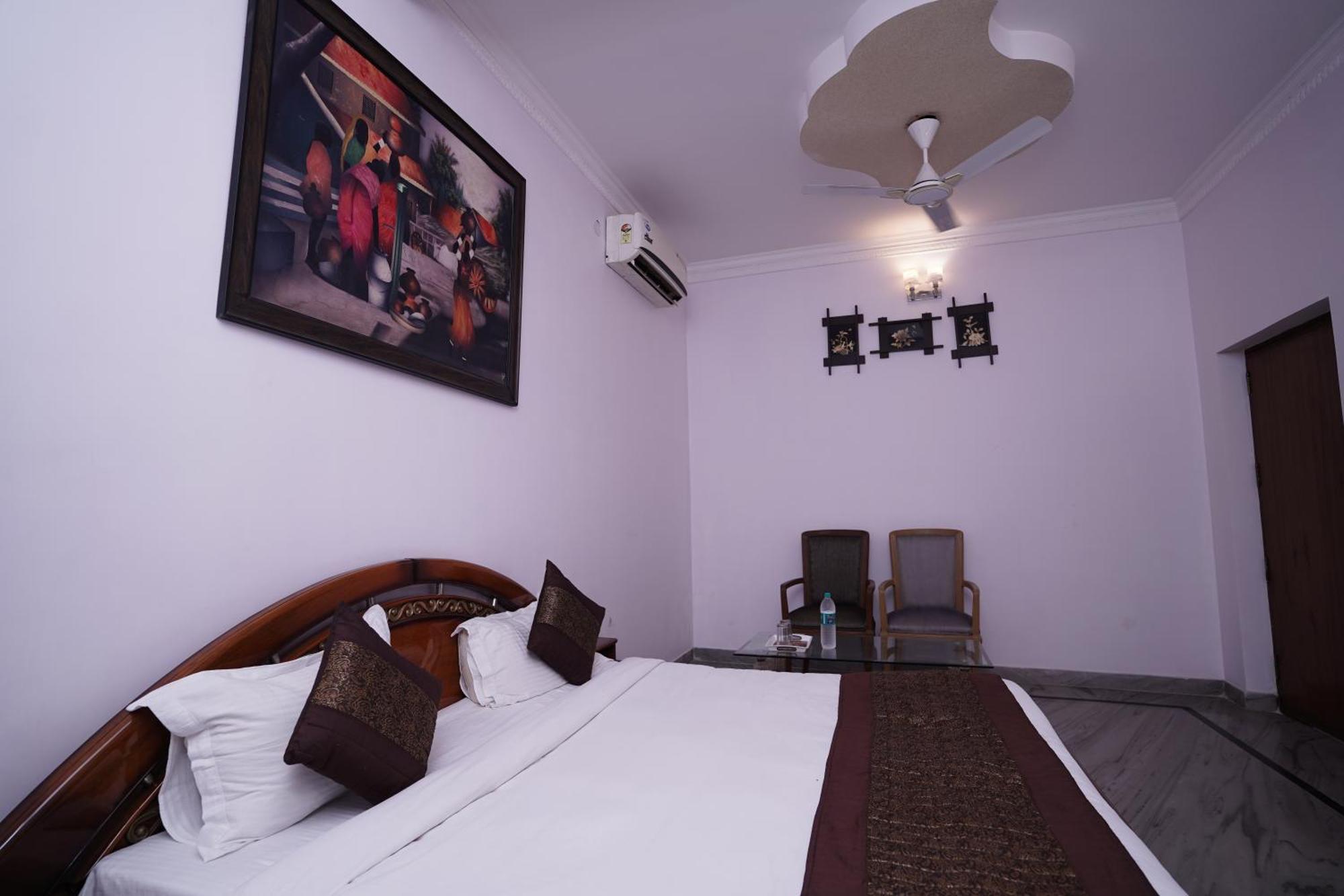 Hotel Lecston @Yashobhoomi Dwarka Sector - 25 Metro Station Delhi  Esterno foto