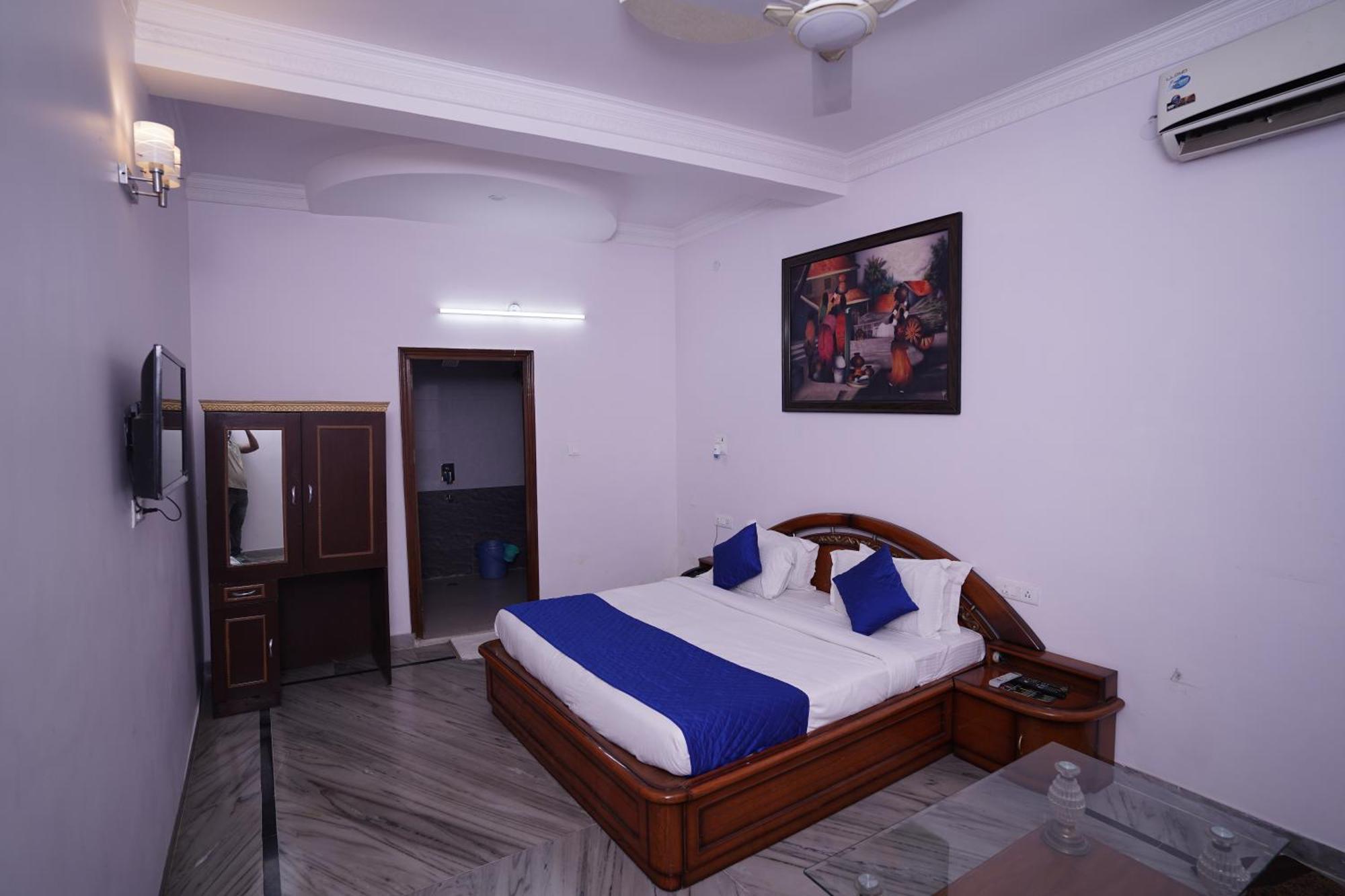 Hotel Lecston @Yashobhoomi Dwarka Sector - 25 Metro Station Delhi  Esterno foto