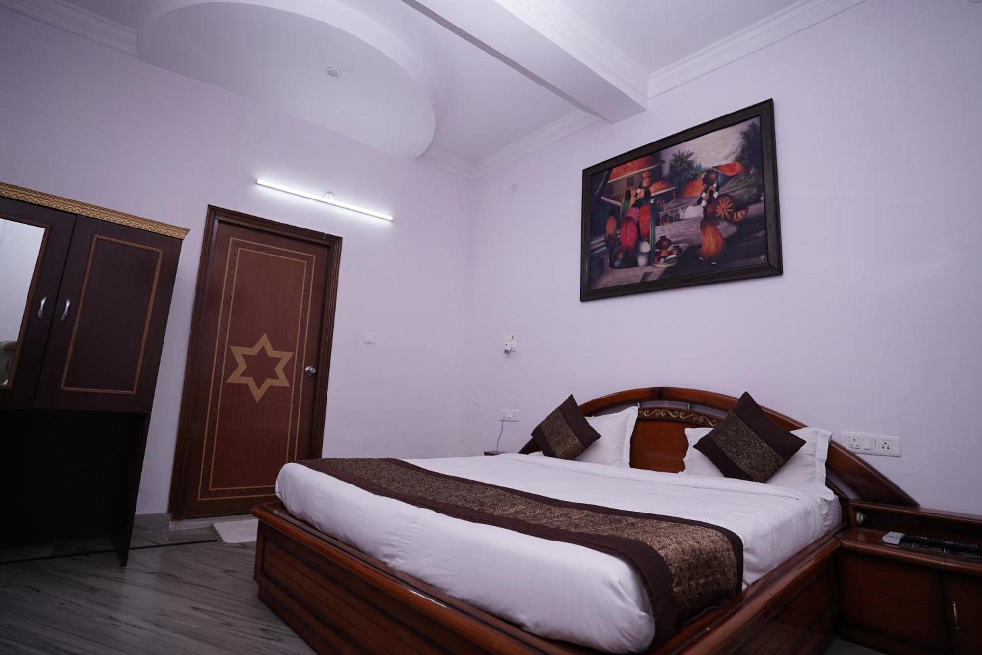 Hotel Lecston @Yashobhoomi Dwarka Sector - 25 Metro Station Delhi  Esterno foto