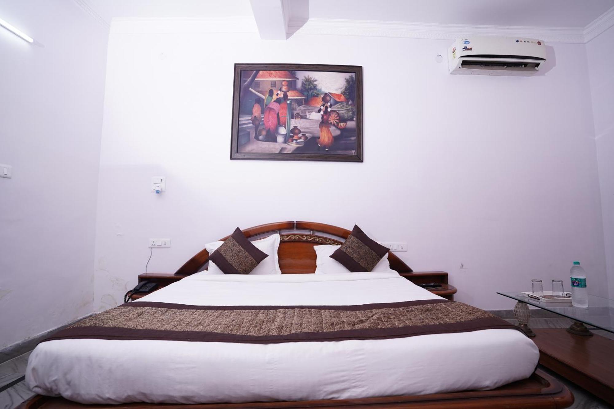 Hotel Lecston @Yashobhoomi Dwarka Sector - 25 Metro Station Delhi  Esterno foto