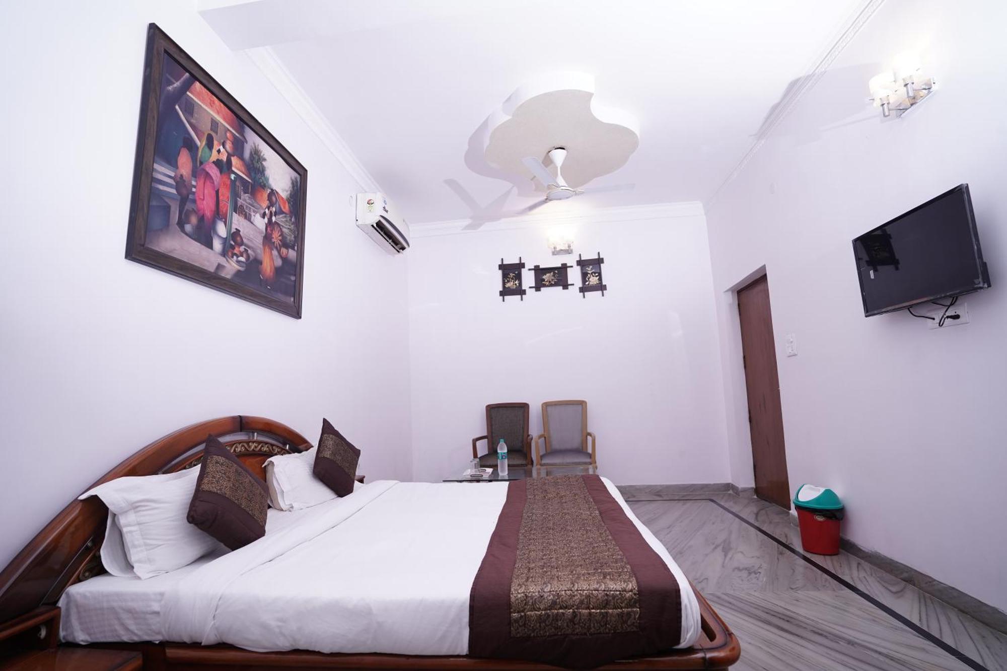 Hotel Lecston @Yashobhoomi Dwarka Sector - 25 Metro Station Delhi  Esterno foto