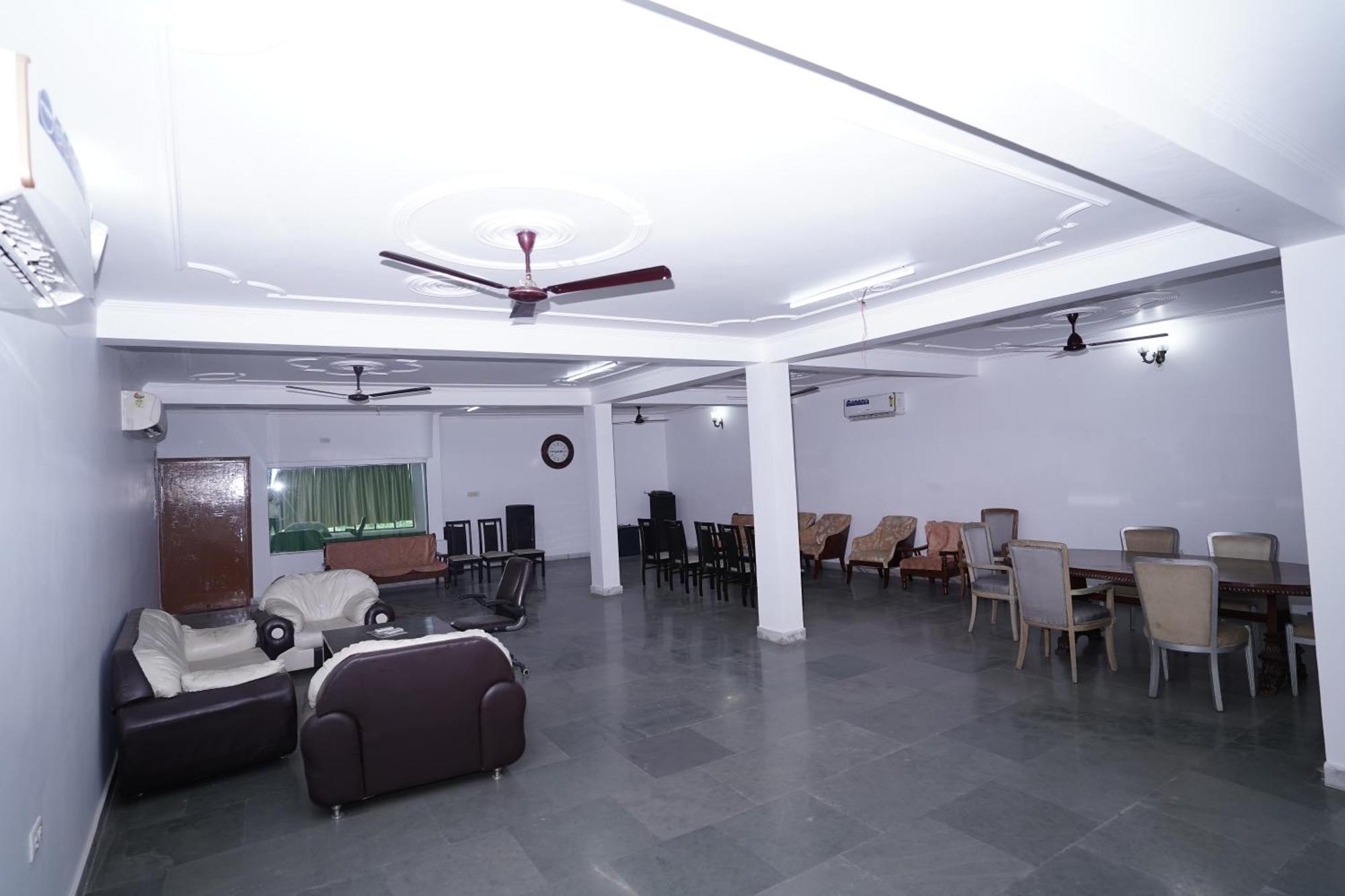 Hotel Lecston @Yashobhoomi Dwarka Sector - 25 Metro Station Delhi  Esterno foto