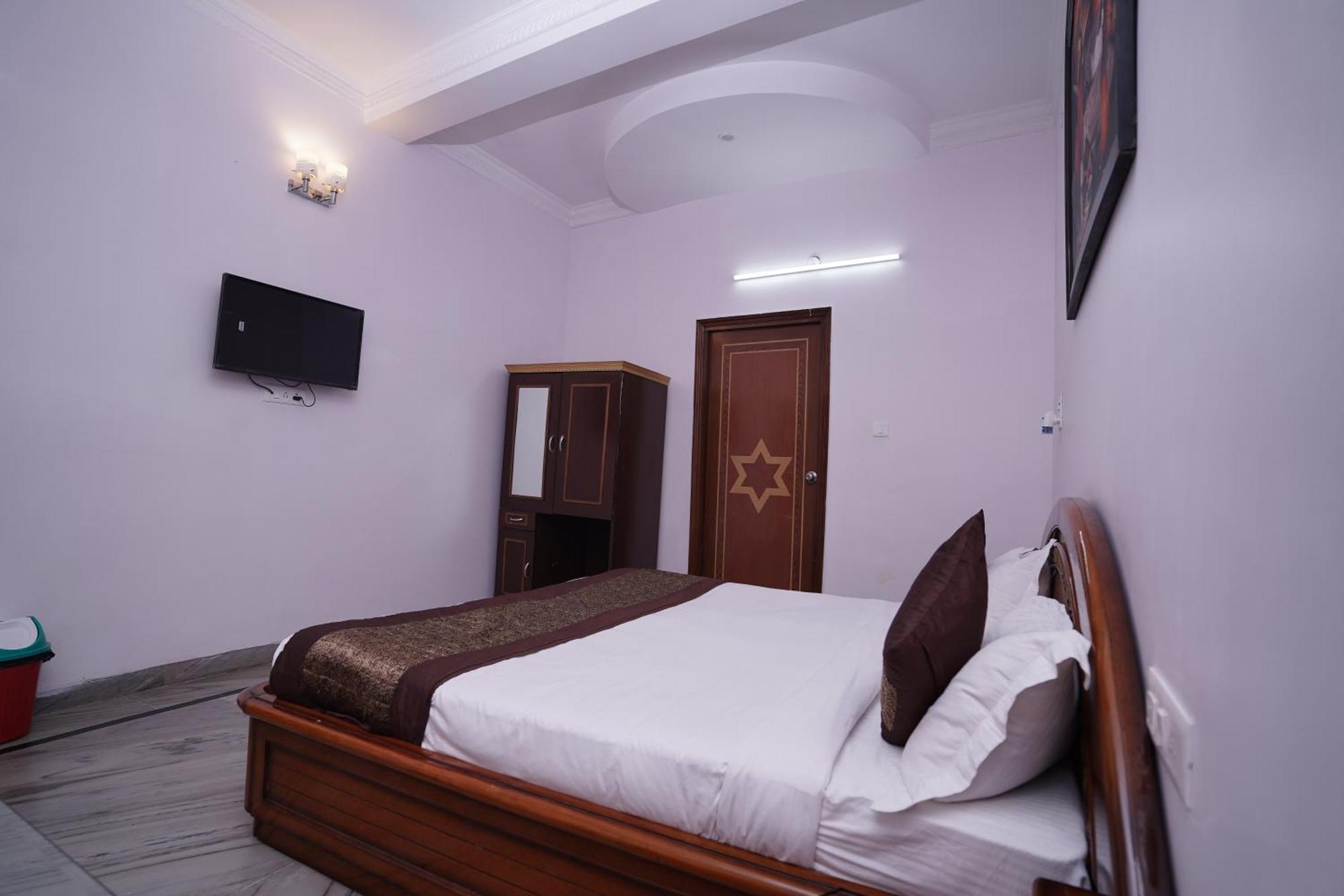 Hotel Lecston @Yashobhoomi Dwarka Sector - 25 Metro Station Delhi  Esterno foto